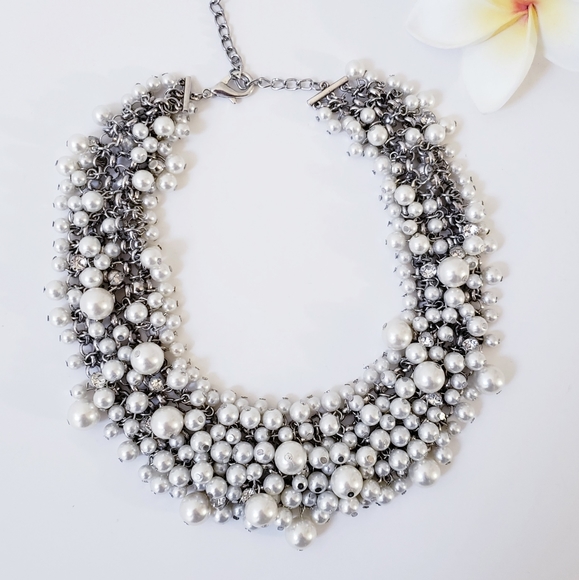 Jewelry - Faux White Pearl & Silver Tone Bib Necklace